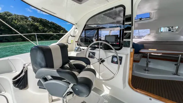 Helm seat and wheel of the Fusion 40 catamaran
